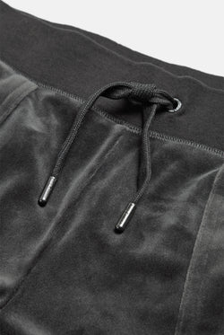 Displays the Raven / Gunmetal 'Juicy' branded Classic Velour Del Ray Pocketed Bottoms featuring the close up on the details 