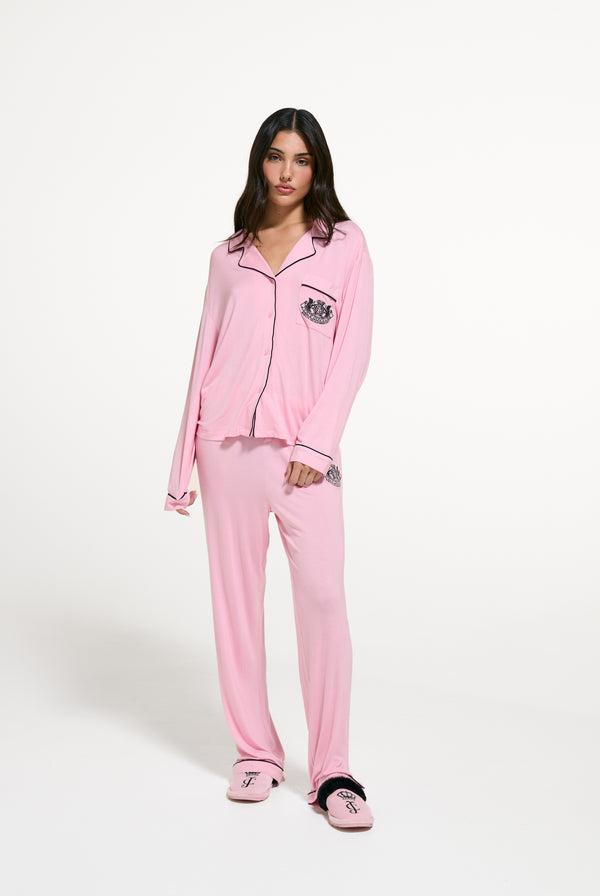 Displays a model wearing the Juicy Pink 'Juicy' branded Dog crest pyjama set 