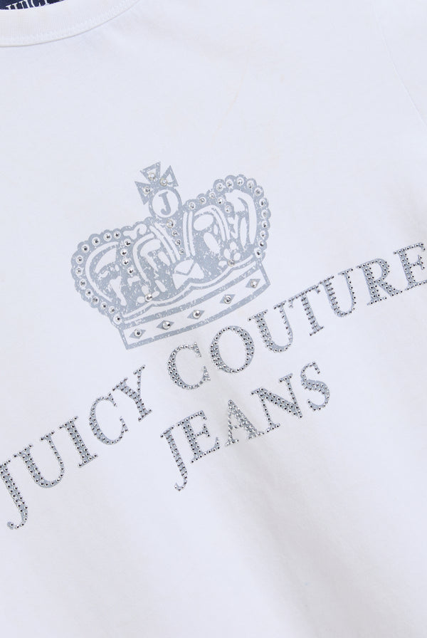 Displays a model wearing the White 'Juicy' branded juicy Couture jeans longline tee featuring the juice Couture jeans branding 