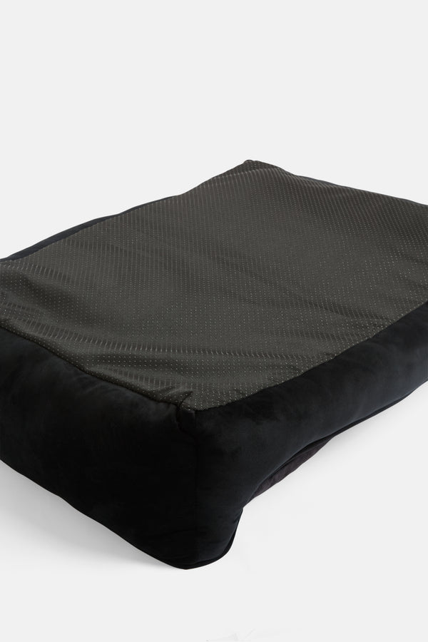 MEDIUM BLACK VELOUR JUICY PET BED