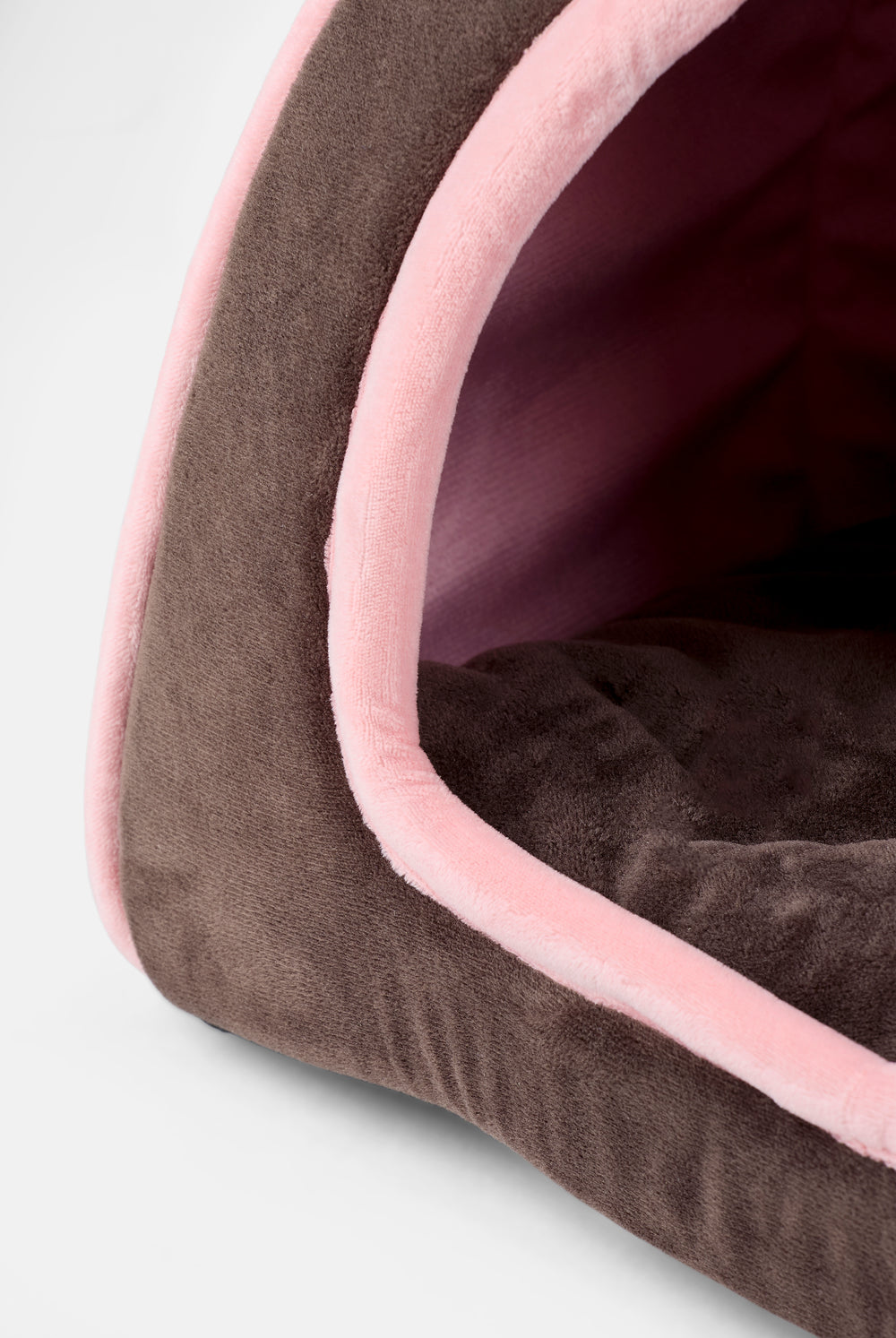 Displays the Java 'Juicy' branded Velour Heritage Pet Bed featuring the close up on the details 